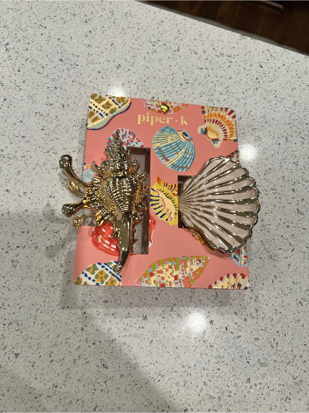 NWT 🐚 Beautiful Piper K gold and silver seashell hair clips
